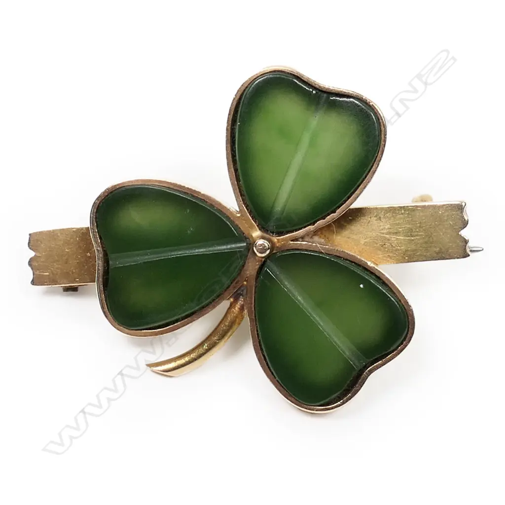 John Hislop (Dunedin) 15ct gold greenstone and gold clover brooch, Image 1++